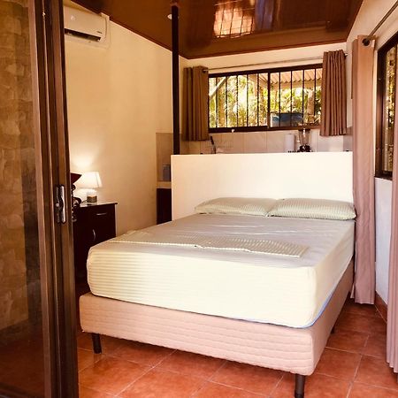Casa Encantada Offers You Two-Bedroom House, 1 Tiny Apartment & 3 Double Rooms Manuel Antonio Exteriér fotografie