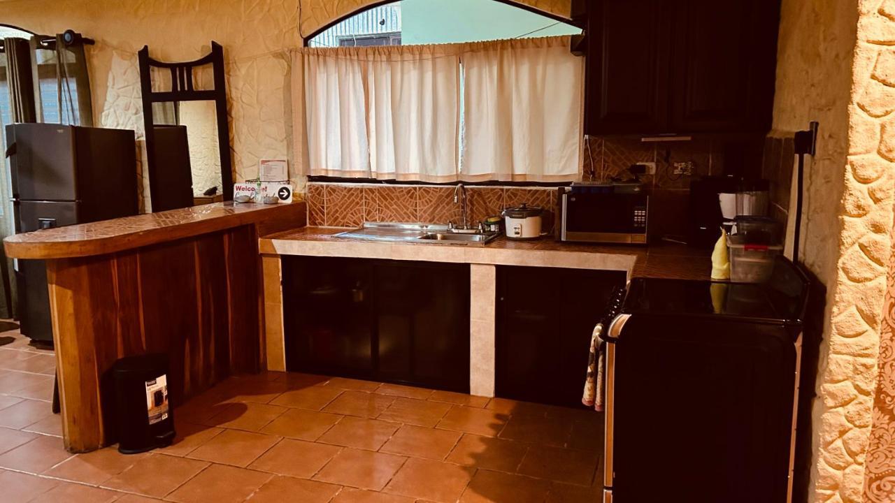 Casa Encantada Offers You Two-Bedroom House, 1 Tiny Apartment & 3 Double Rooms Manuel Antonio Exteriér fotografie