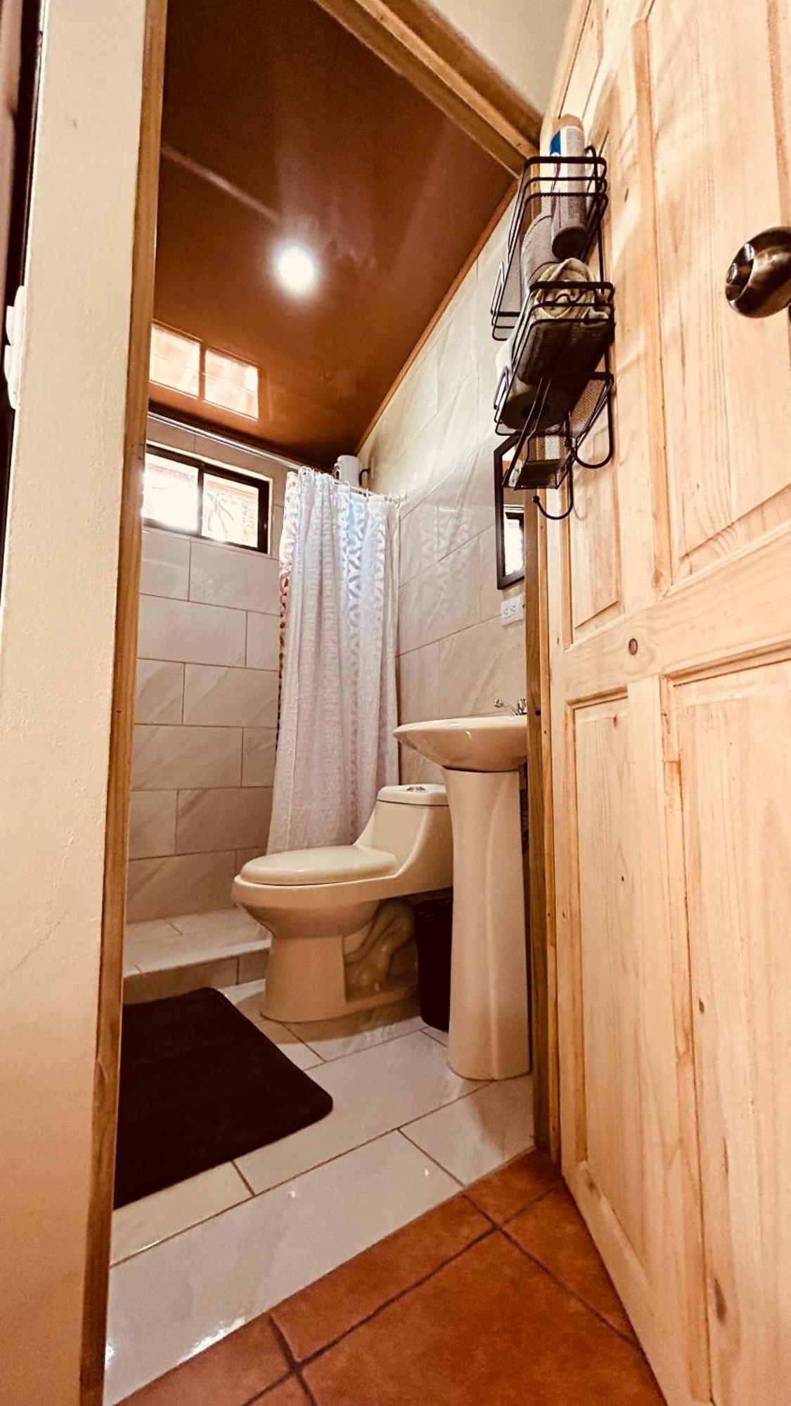 Casa Encantada Offers You Two-Bedroom House, 1 Tiny Apartment & 3 Double Rooms Manuel Antonio Exteriér fotografie