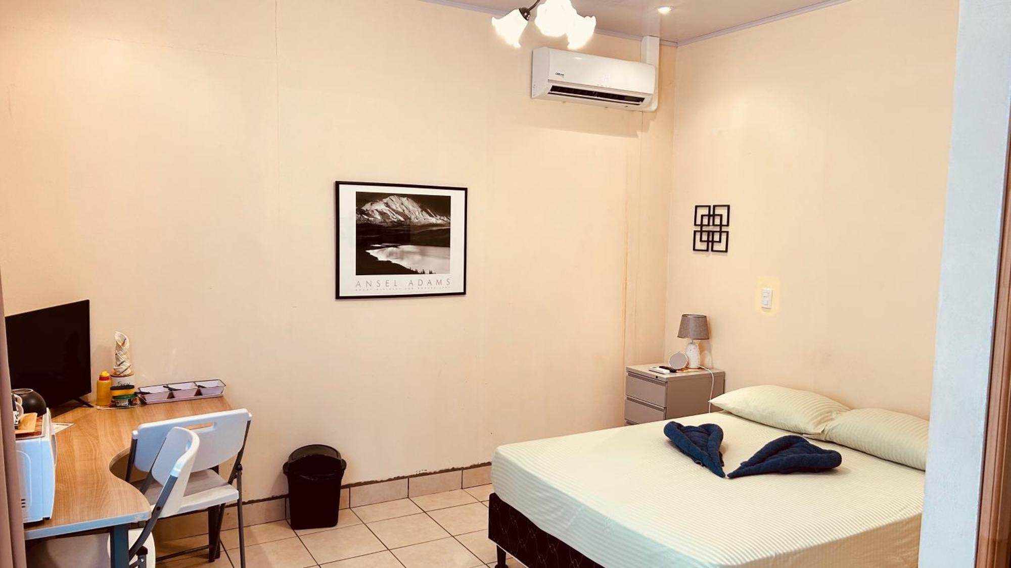 Casa Encantada Offers You Two-Bedroom House, 1 Tiny Apartment & 3 Double Rooms Manuel Antonio Exteriér fotografie