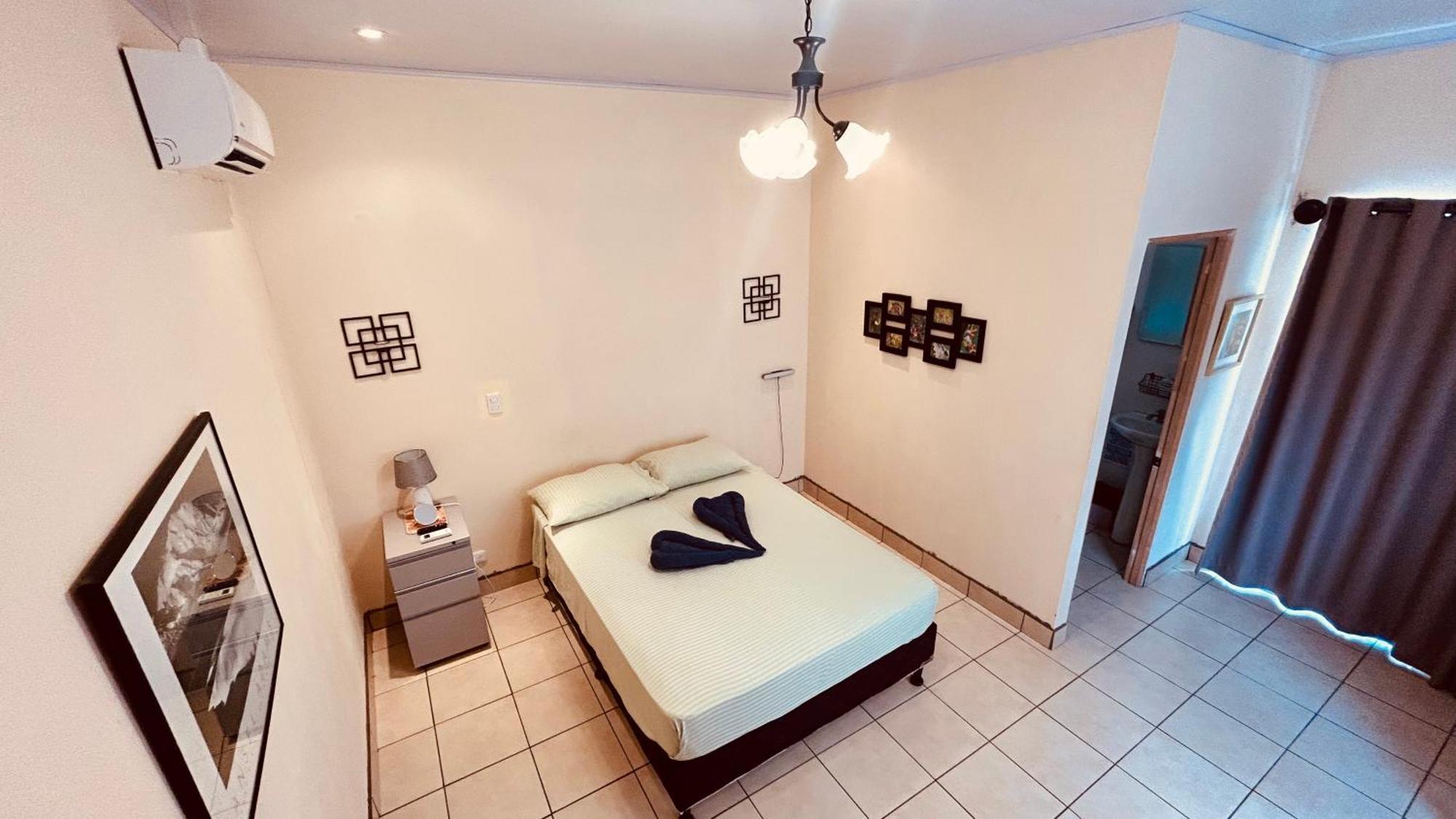 Casa Encantada Offers You Two-Bedroom House, 1 Tiny Apartment & 3 Double Rooms Manuel Antonio Exteriér fotografie