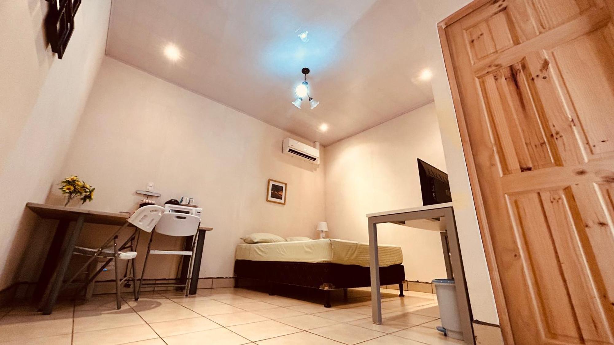 Casa Encantada Offers You Two-Bedroom House, 1 Tiny Apartment & 3 Double Rooms Manuel Antonio Exteriér fotografie