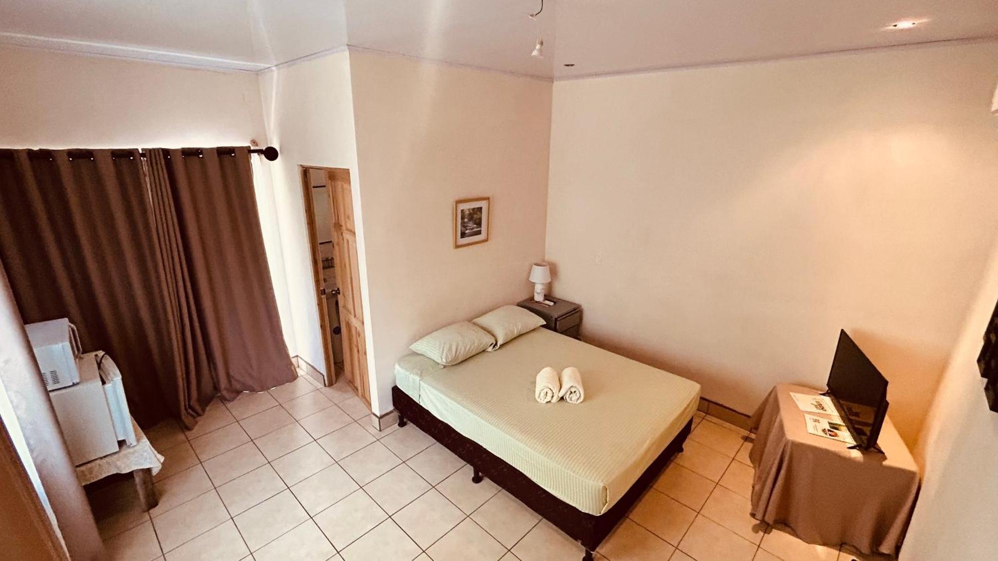 Casa Encantada Offers You Two-Bedroom House, 1 Tiny Apartment & 3 Double Rooms Manuel Antonio Exteriér fotografie