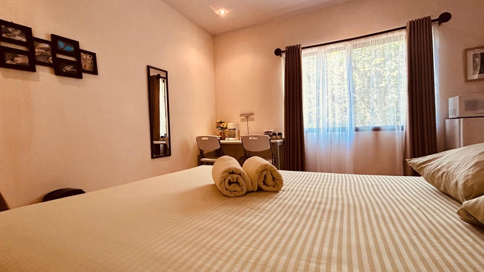 Casa Encantada Offers You Two-Bedroom House, 1 Tiny Apartment & 3 Double Rooms Manuel Antonio Exteriér fotografie