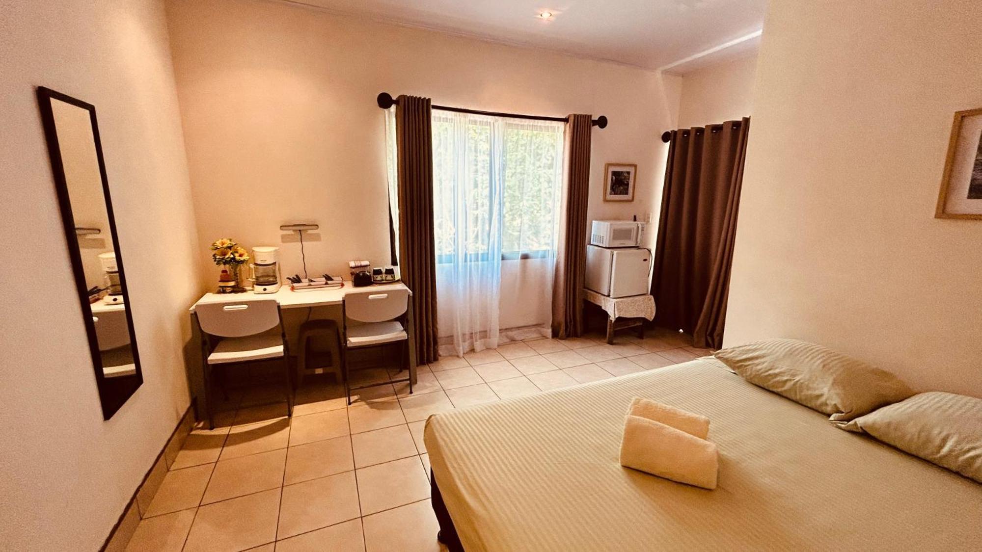 Casa Encantada Offers You Two-Bedroom House, 1 Tiny Apartment & 3 Double Rooms Manuel Antonio Exteriér fotografie